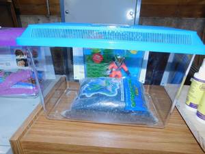 lot 79 image: New Tom Aquarium & Reptile Pla-House  Estes Dectra Stones  Action-Air Aquarium Ornament