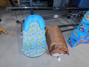 lot 73 image: Summer Baby Seat  Sleeping Bag