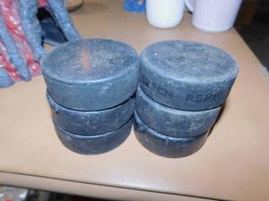 lot 93 image: 6 Hockey Pucks