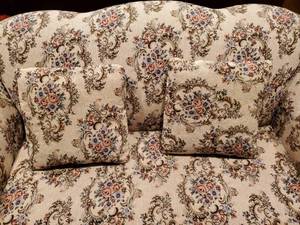 lot 35 image: Love Seat (Non Smoking Home)