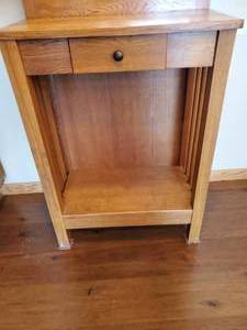 lot 42 image: Entryway Cabinet With Drawer and Mirror