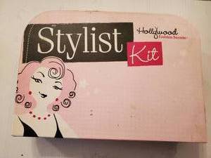 lot 44 image: Jewelry Box (Multiple pieces)