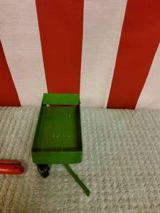 lot 80 image: John Deere wagon