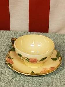 lot 72 image: Tea cup saucer set.