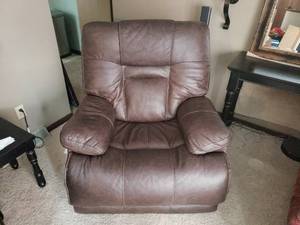 lot 2 image: Ashley Furniture Electric Leather Recliner