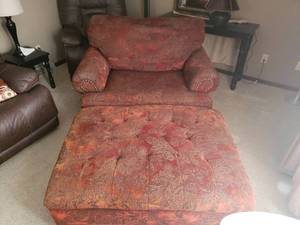 lot 3 image: Large Floral Design Chair and Hassock