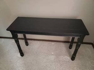 lot 5 image: Nice Sofa Table