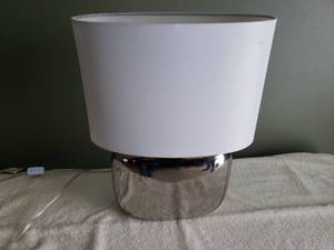 lot 18 image: Small Retro Style Art Deco Style Lamp