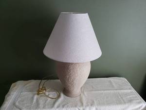 lot 19 image: Faux Stone Lamp