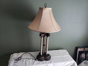 lot 20 image: Decorative Table Lamp