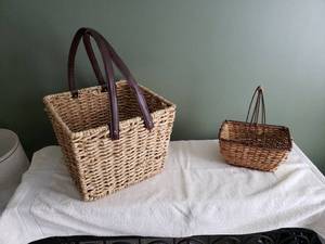 lot 31 image: 2 Decorative Baskets