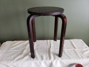 lot 37 image: Small Plant Stand