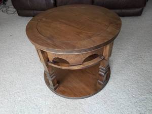 lot 38 image: Round Living Room End Table