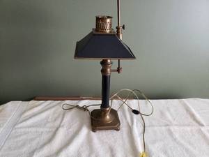 lot 41 image: Small Decorative Lamp with Adjustable Shade