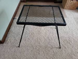 lot 44 image: Small Metal Table Plant Stand