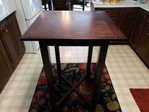 lot 49 image: Bar Height Island Table