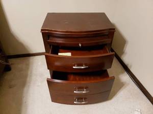 lot 55 image: Small Nightstand  Dresser