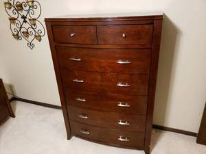 lot 56 image: Full Size Dresser