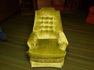 lot 61 image: Vintage Lime Recliner