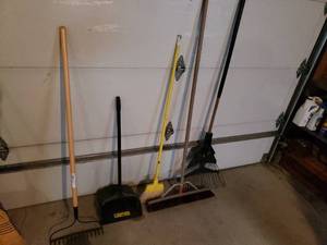lot 76 image: Rakes, Brooms and Dust Pan