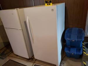 lot 97 image: Upright Kenmore Freezer