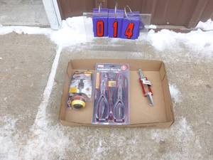lot 14 image: Flat of new tools. As shown.