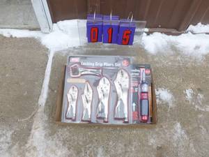 lot 15 image: Flat of new tools. As shown.