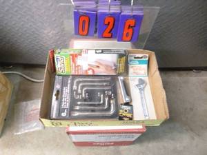 lot 26 image: Flat of new tools. As shown.