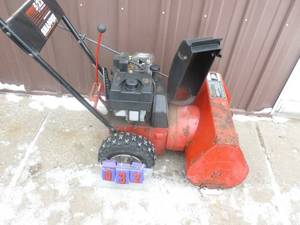 lot 32 image: Snapper 5 hp used snow blower. Runs & works. As shown.