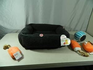 New Small Pet Bed and Toys