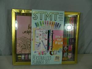 New 850 Piece Craft Set