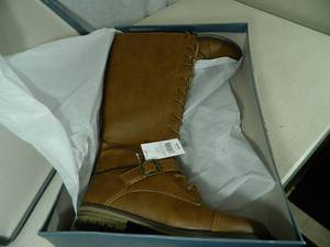 New Womens Size 8 Boots