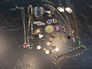lot 6 image: Jewelry Lot...