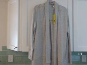 lot 11 image: All in Motion SweaterCardigan Styl...