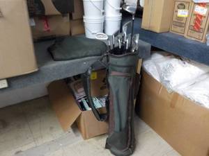 lot 28 image: Venom Golf Clubs and Bag...