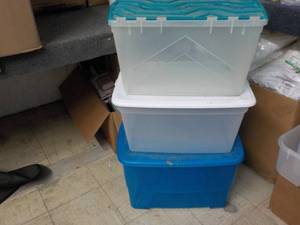 lot 31 image: 3 Storage Tubs, one is self locking...