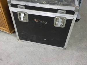 lot 43 image: Trunk 27 x 20 x 22...