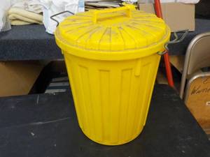 lot 85 image: Plastic Garbage Pail 16 tall need...