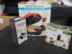 lot 118 image: Nostalgia Electron Quesadilla Maker...