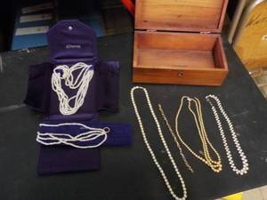 lot 98 image: Lane Jewelry Box and JCPenney Jewel...