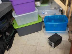 lot 100 image: 6 Storage Totes...