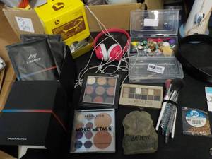 lot 124 image: Electric Frypan and much misc....