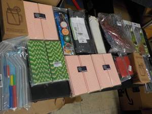 lot 139 image: Lot of Straws...