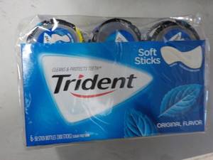 lot 180 image: 6 - 50 Sticks per Bottle Trident p...