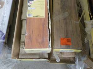 lot 213 image: 5 Boxes Traffic Master Mismatched F...