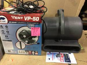 lot 18 image: 12 HP Air Mover for Janitorial Water Damage Restoration Stackable Carpet Dryer Floor Blower Fan in Grey by B-Air  USED