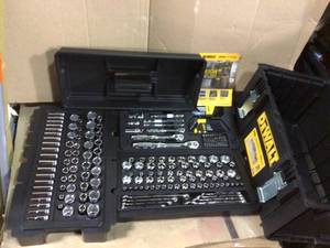 lot 84 image: Mechanics Tool Set (226-Piece) with TOUGHSYSTEM 22 in. Medium Tool Box by DEWALT in good condition 
