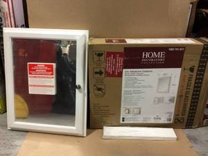 20-34 in. W x 25-34 in. H Fog Free Framed Recessed or Surface-Mount Bathroom Medicine Cabinet in White in good condition&nbsp