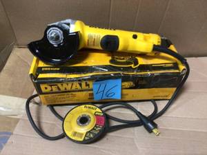11-Amp Corded 4-12 in. Small Angle Grinder by DEWALT in good condition&nbsp