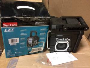 18-Volt LXT Lithium-Ion Cordless Bluetooth Job Site Radio (Tool Only) by Makita in good condition&nbsp